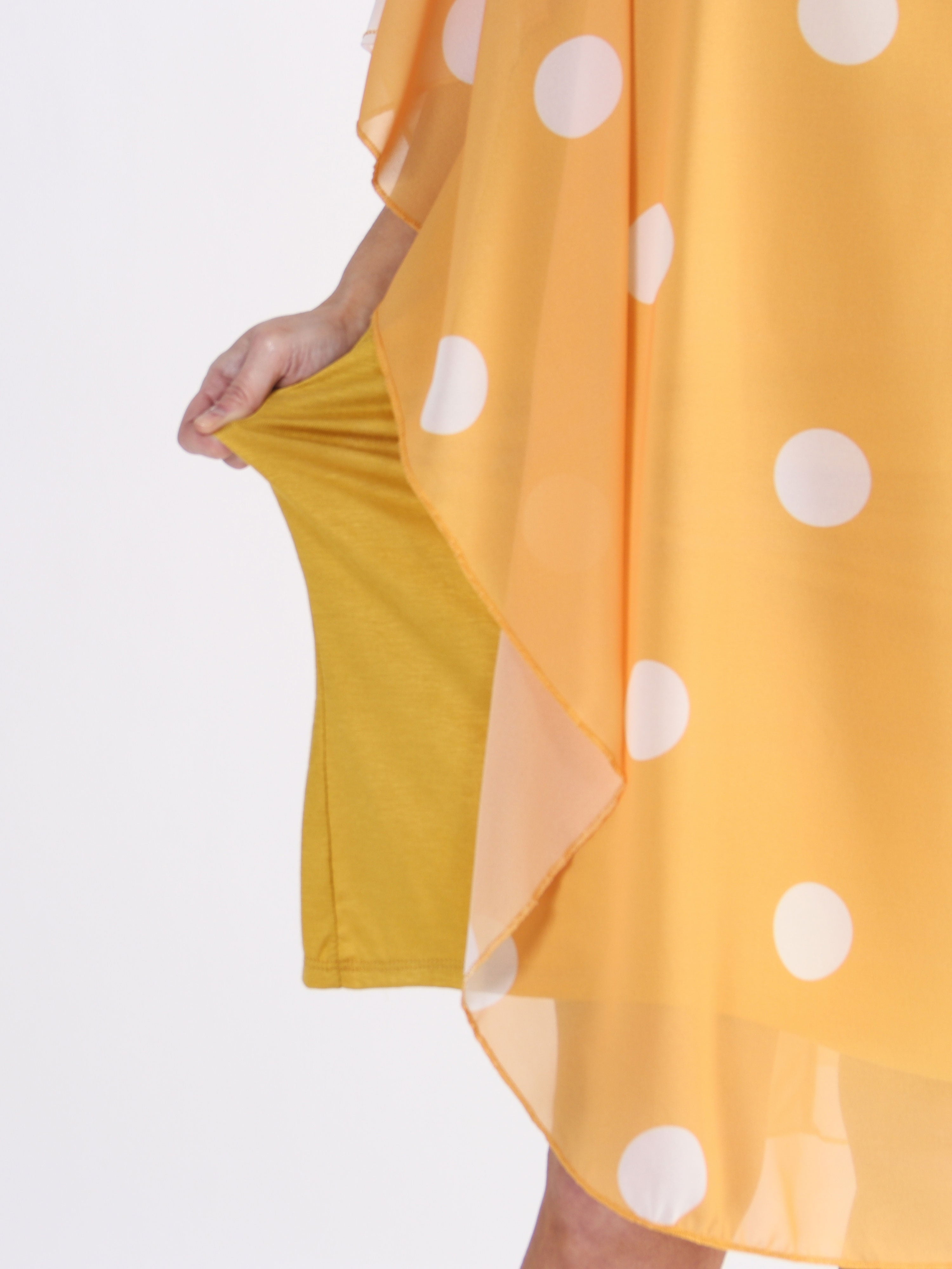 Kenya Dot - Tunikaklänning i plus size med prickigt chiffonglager